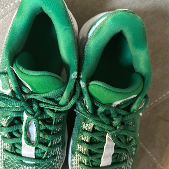 Nike Men's Green Athletic Shoes - Picture 5 of 10